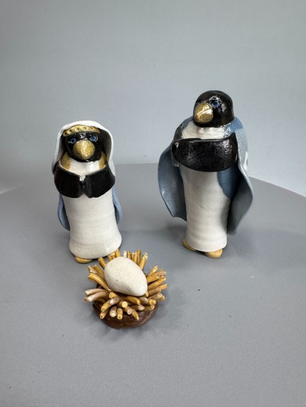 Signed Davis 93 Penguin Nativity Scene Folk Art Mary Joseph Baby Jesus 4" Potter - Picture 2 of 9
